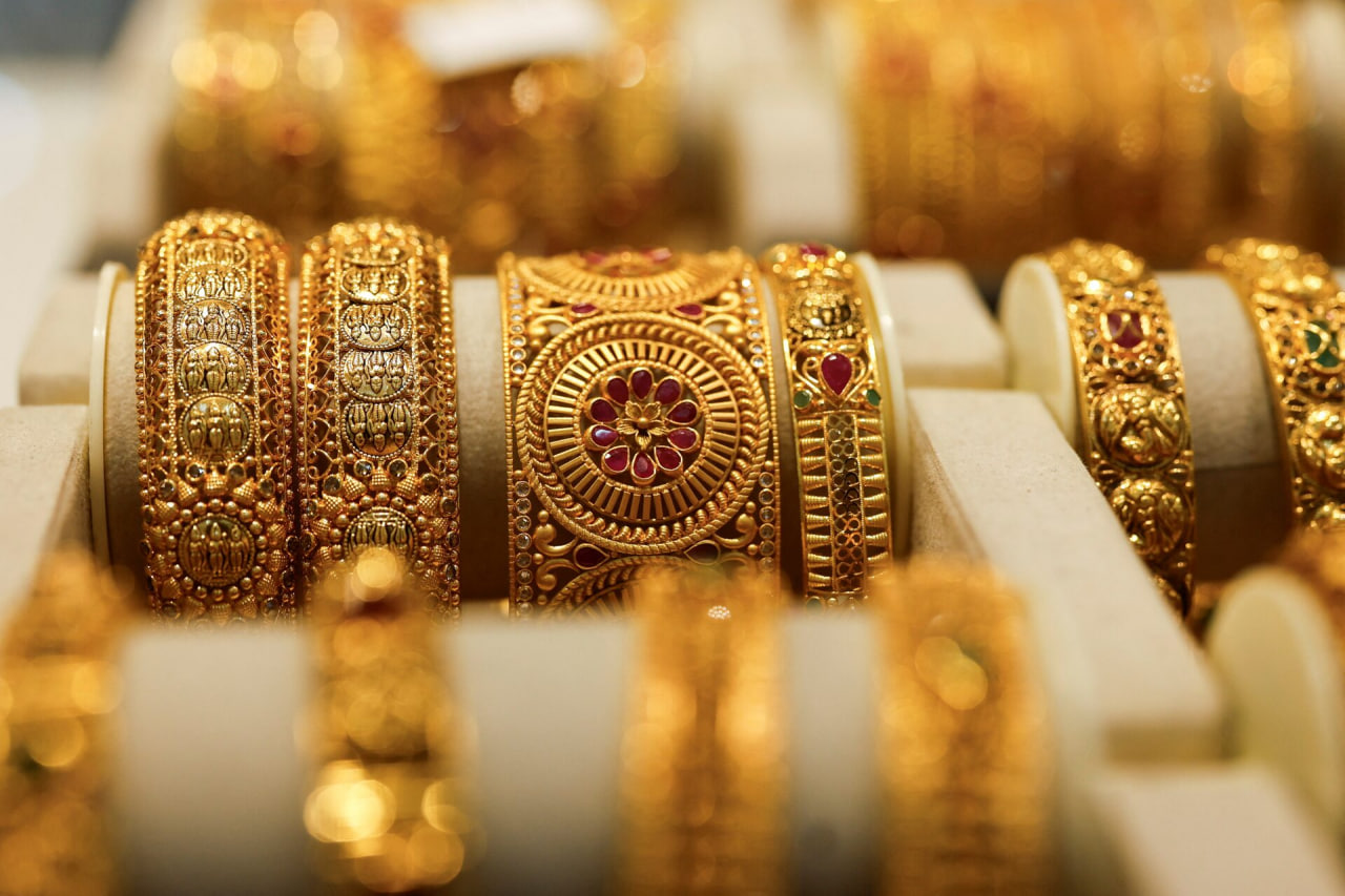 Gold rallies to record high on US government shutdown and Fed rate cut bets